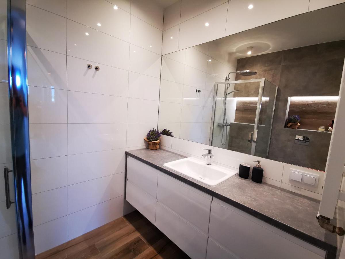 Walowa Tower Apartments Гданьск Экстерьер фото